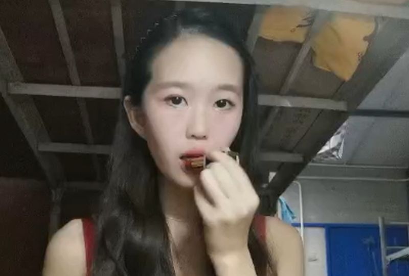披肩发美女约炮粉丝 披肩发美女约炮粉丝