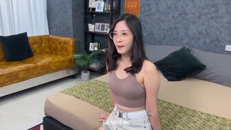 電梯口遇到正妹Amy問她想不想多人運動 淫蕩正妹一口答應1 電梯口遇到正妹Amy問她想不想多人運動 淫蕩正妹一口答應1