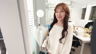 台湾辣妹騷女夢寐以求想試多P激戰 被操失控喪叫 台湾辣妹騷女夢寐以求想試多P激戰 被操失控喪叫