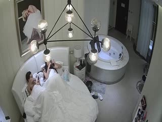 悶騷女約炮嘴裡喊著不要身體卻不自主躺床口交,乳交爽的不要不要