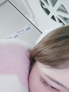 高顏值苗條身材美女主播在家床上露奶子露逼裸體誘惑，聲音甜美身材火辣真是性感誘人